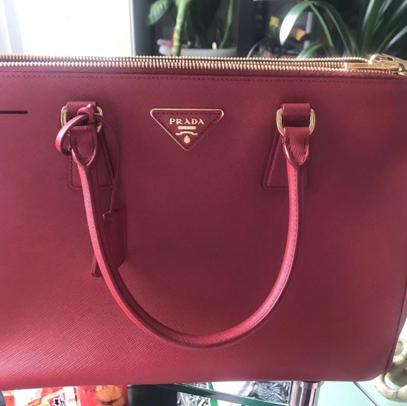 Prada Galleria Saffiano Leather Large Bag (authentic!) - Picture 2 of 16